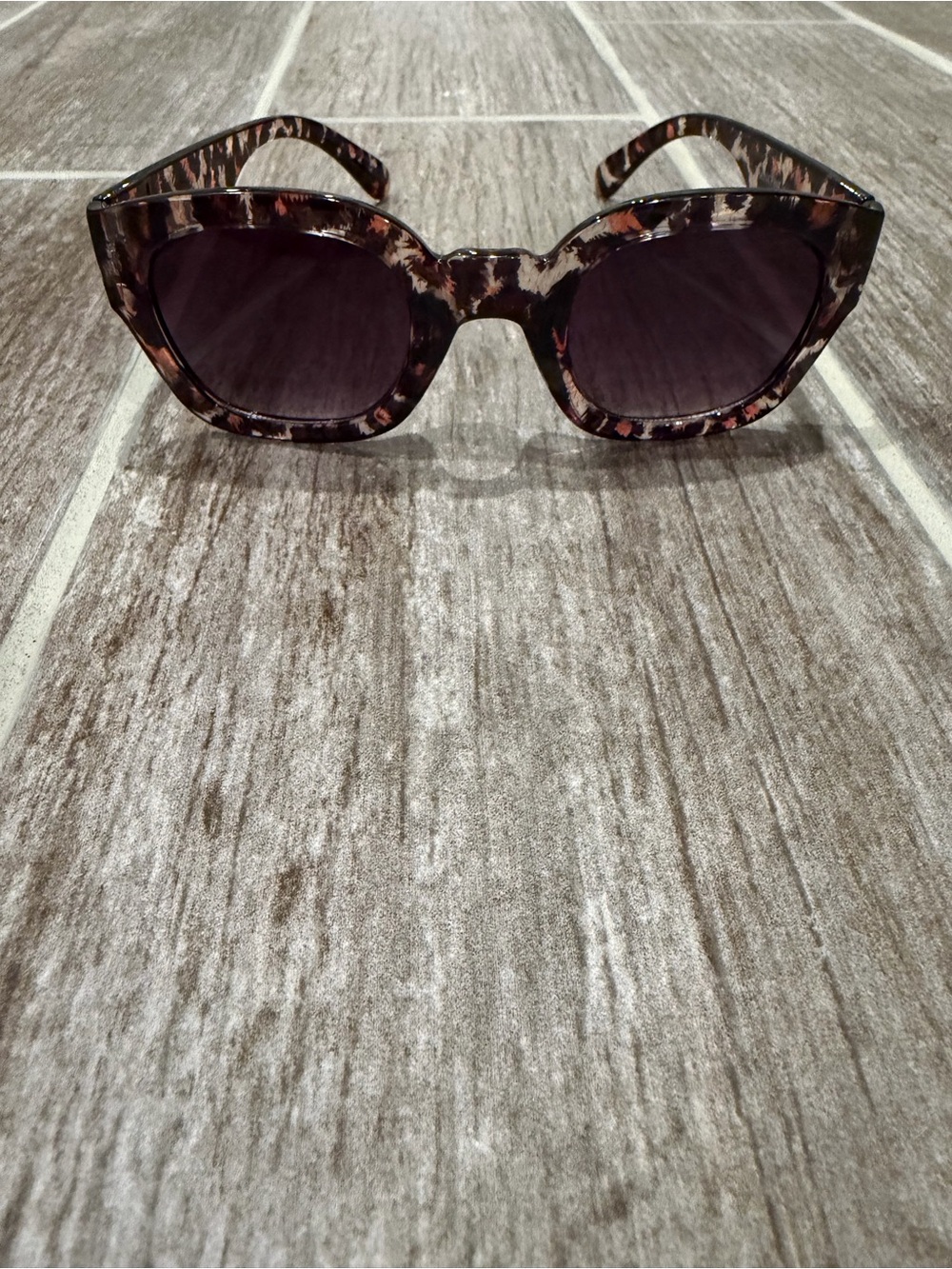 MINK PINK POUR IT UP BRAVE AND FREE TORTOISE LEOPARD SUNGLASSES SHADES